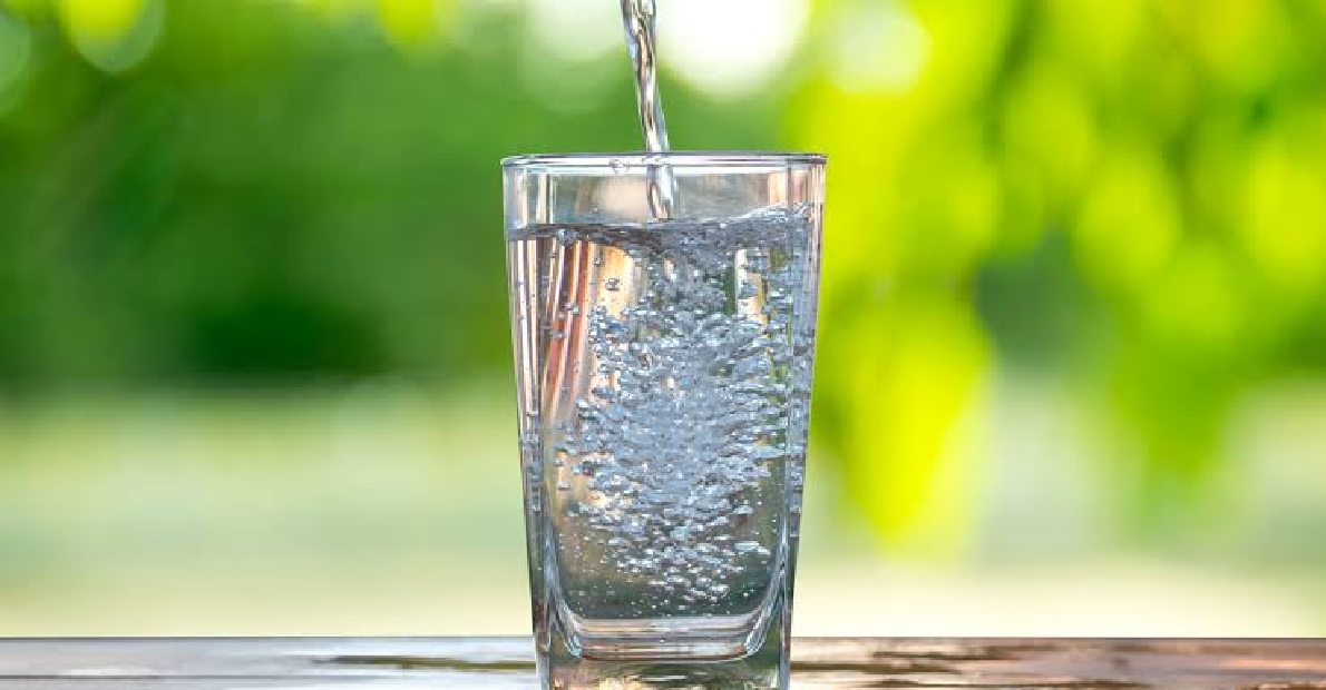 there-are-many-benefits-of-drinking-warm-water-in-the-morning